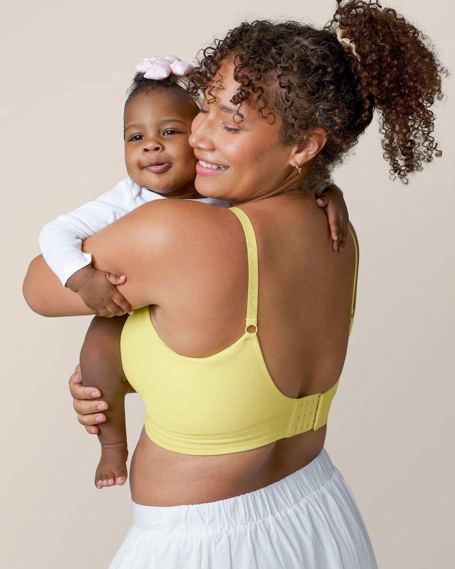 Sublime® Hands-Free Pumping & Nursing Bra | Light Lemon - Image 4